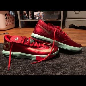 KD Christmas Edition!!!🎄🎅🏻🌟 NEVER WORN SIZE 13